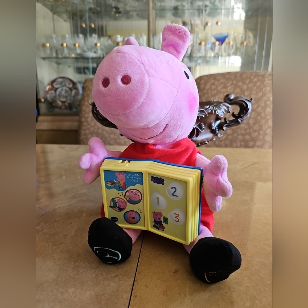 Vtech Peppa Pig Plush Toy with Interactive Book - Pink and Red French Version.